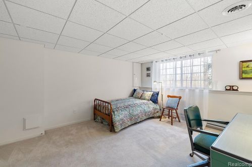 1342 Alameda Blvd, Troy MI 48085-6739 exterior