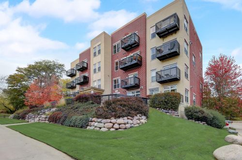 1220 Locust St, Milwaukee, WI 53212-2642