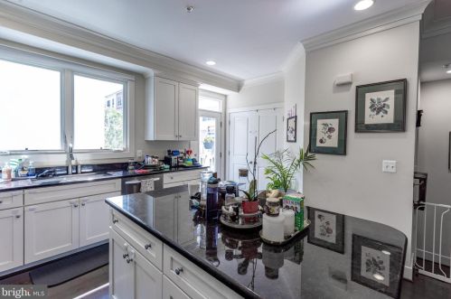 826 Montgomery St, Alexandria VA  22314-1970 exterior