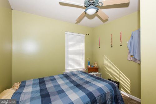 211 Cherrywood Ct, Pottstown PA 19464-9230 exterior