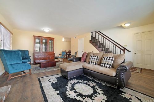 9466 Cedar St, Bellflower CA 90706-6577 exterior