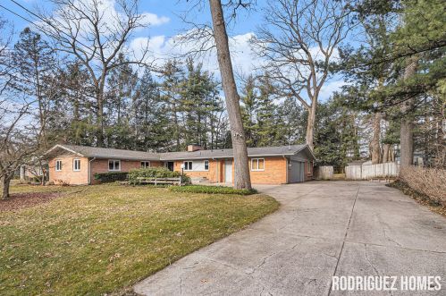 6748 Isabelle St, Kalamazoo, MI 49024-1026