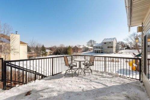 799 Ashley Dr, Chaska MN 55318-1540 exterior