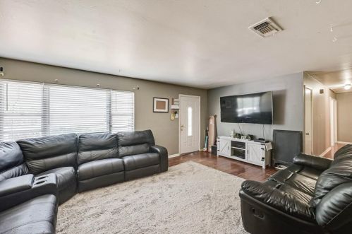 1614 4th St, Irving TX 75060-3111 exterior