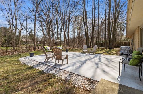 9384 51st St, Milwaukee, WI 53223-1431