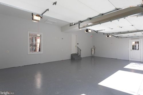 884 Alvermar Rdg Dr, Mc Lean VA 22102-1435 exterior