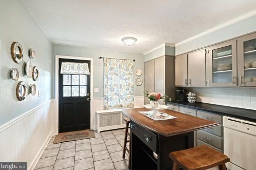 68 Maple Ave, Littlestown PA 17340-1312 exterior