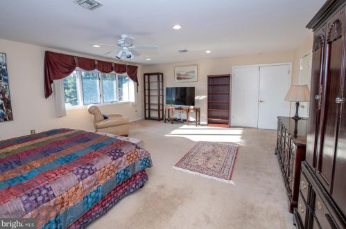 699 Longview Dr, Huntingdon Valley PA 19006-2219 exterior