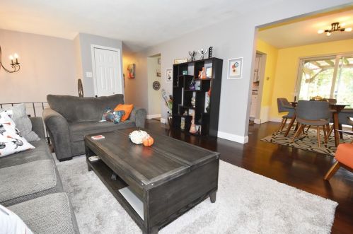 102 Loire Vly Dr, Pittsburgh PA 15209-1018 exterior