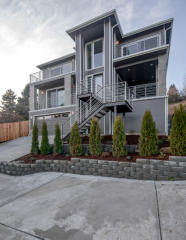 323 Stevens Ave, Seattle, WA 98057-5121