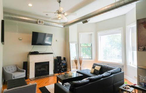 5014 King Dr, Chicago, IL 60615-2308