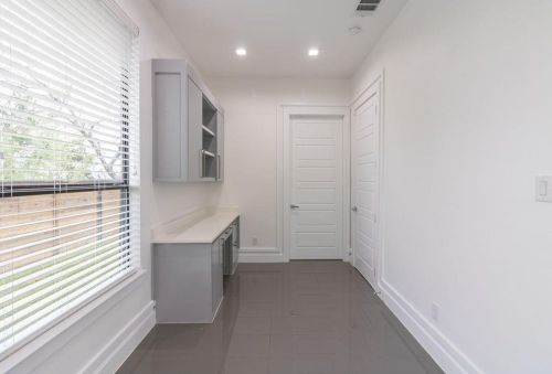 2210 Bonnie View Rd, Dallas TX 75216-7205 exterior