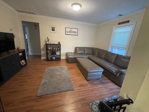 89 Old Broadway, North Haven CT 06473-1606 exterior