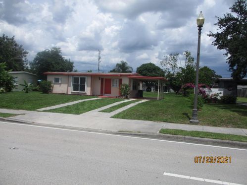 435 Airoso Blvd, Fort Pierce FL  34983-2071 exterior