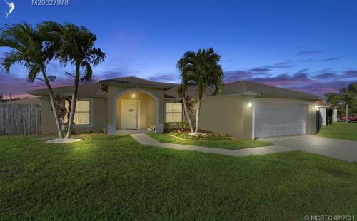 2390 Beechwood Ter, Fort Pierce FL 34952-7302 exterior