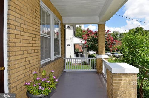 18 Sunset Dr, Alexandria VA  22301-2636 exterior