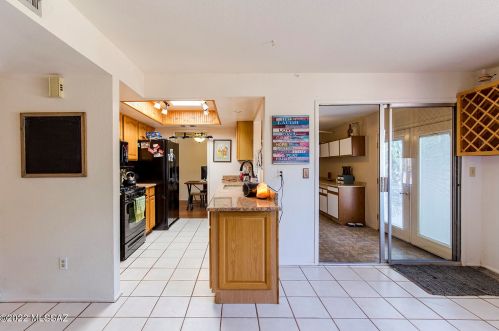 1424 Chapala Dr, Tucson AZ  85704-2037 exterior