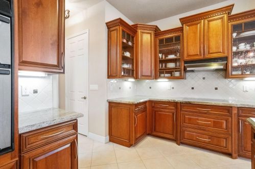 4067 Artesa Dr, Boynton Beach FL 33436-2628 exterior