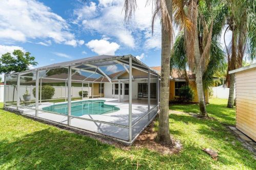 1826 Leafy Rd, Fort Pierce FL  34953-1392 exterior