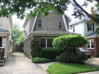 1744 29th St, Brooklyn, NY 11229-2517