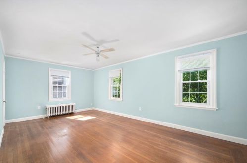 655 Pleasant Vly Pkwy, Providence RI 02908-4214 exterior