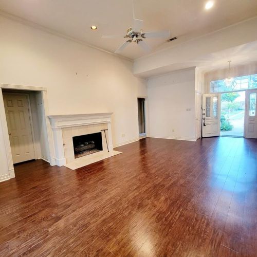 1017 Mccoy Dr, Irving TX  75062-8006 exterior