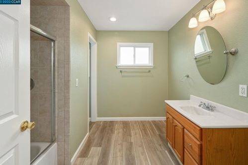 1519 Thornwood Dr, Concord CA 94521-1917 exterior