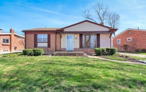 7486 Plainfield St, Dearborn Heights MI  48127-1678 exterior