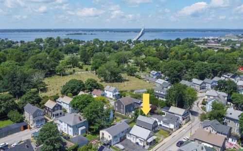 56 Gould St, Middletown RI 02840-2144 exterior