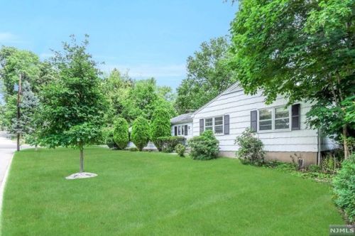 8 Blanche Ave, Demarest, NJ 07627-2141