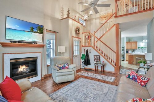 408 Hickory Ln, Saint Paul MN 55128-7037 exterior