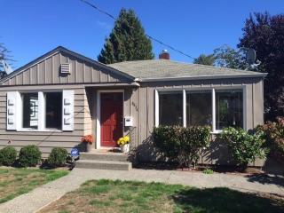 8434 9 Ave, Seattle WA  98106-2511 exterior