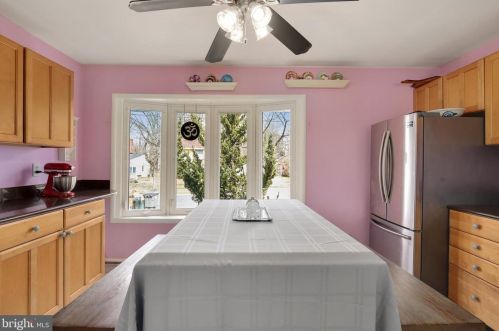 813 Crothers Ln, Rockville MD 20852-1104 exterior