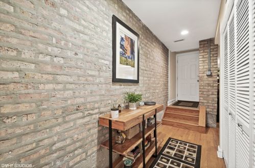 4157 Bernard St, Chicago, IL 60618-2205