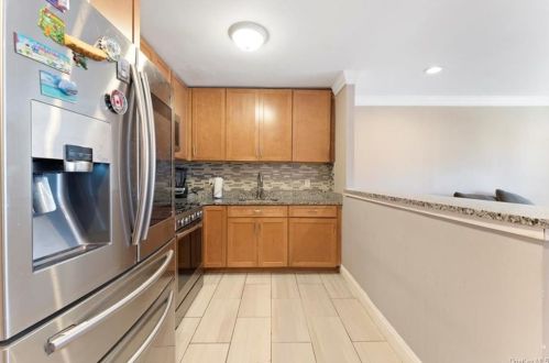 256 Robinson Ave, Bronx NY 10465-3139 exterior