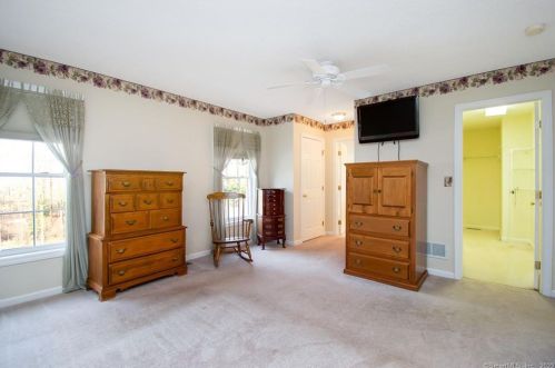 51 Berrios Hl Rd, Windsor CT 06095-1003 exterior