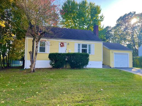 20 Dorliss Dr, Poughkeepsie, NY 12603-1324