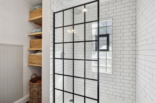 1672 Cass St, Milwaukee WI  53202-2053 exterior