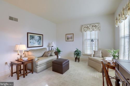 2933 Hearthside Ln, Lancaster PA 17601-1457 exterior