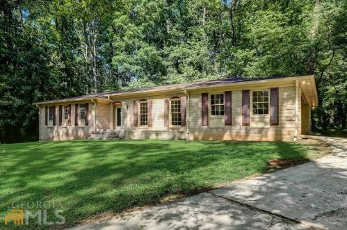 6161 Greenbrook Dr, Austell GA exterior