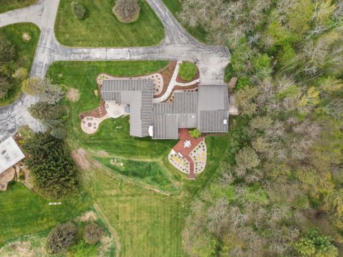 6613 Hartlaub Lk Rd, Manitowoc WI 54220-8845 exterior