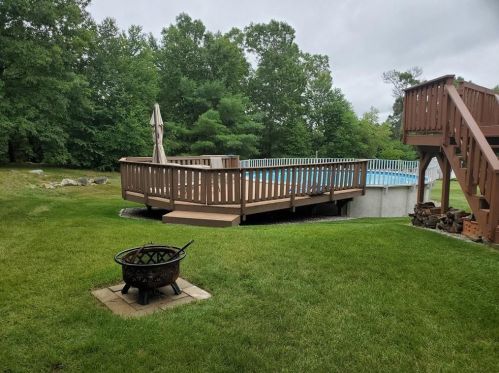 45 Fieldstone Dr, Coventry RI 02816-8722 exterior