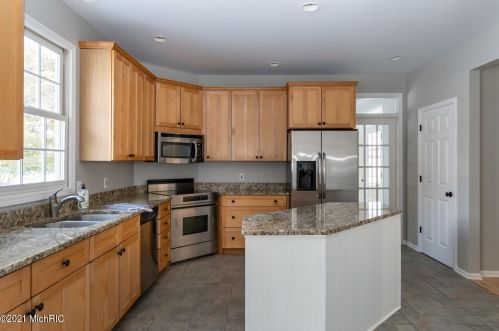 7408 Dunross Dr, Kalamazoo MI 49024-7412 exterior