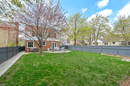 2478 85, Milwaukee WI 53226-1913 exterior