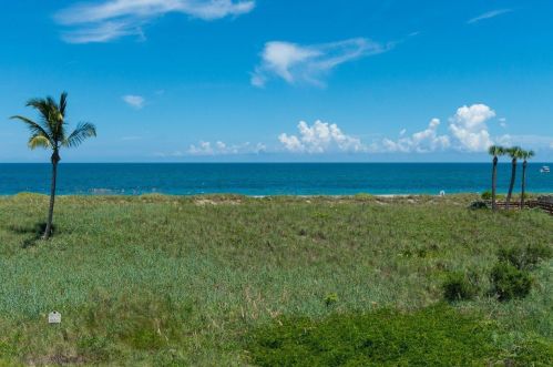 2400 Ocean Dr, Fort Pierce FL  81111-8018 exterior