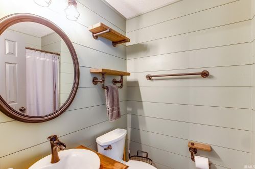 607 17 St, Mishawaka IN 46544-5644 exterior