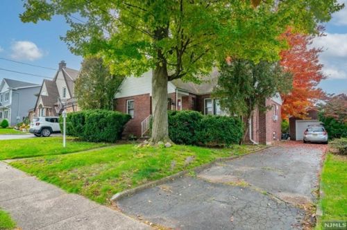 140 Bell Ave, Hasbrouck Heights, NJ 07604-1420