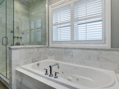 4147 Damen Ave, Chicago IL 60618-3045 exterior