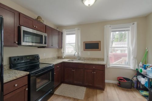 132 Oak St, Taunton MA 02780-4430 exterior