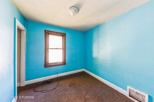 806 Jackson St, Waukegan IL 60085-7364 exterior